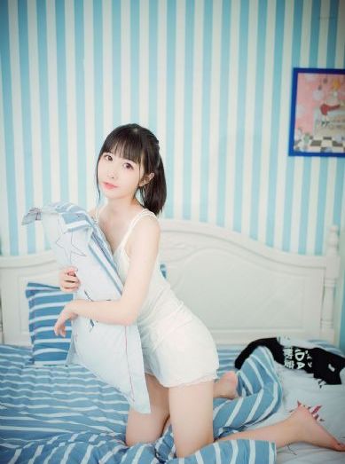 美女户外勾搭放牛老头视频在线_高清神马影院手机在线